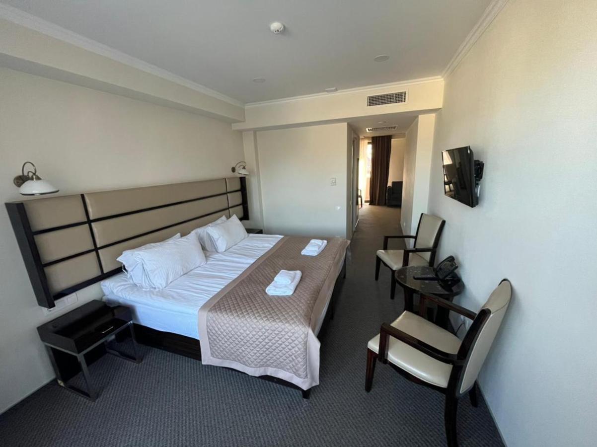 Hotel Genio ティビリシ エクステリア 写真
