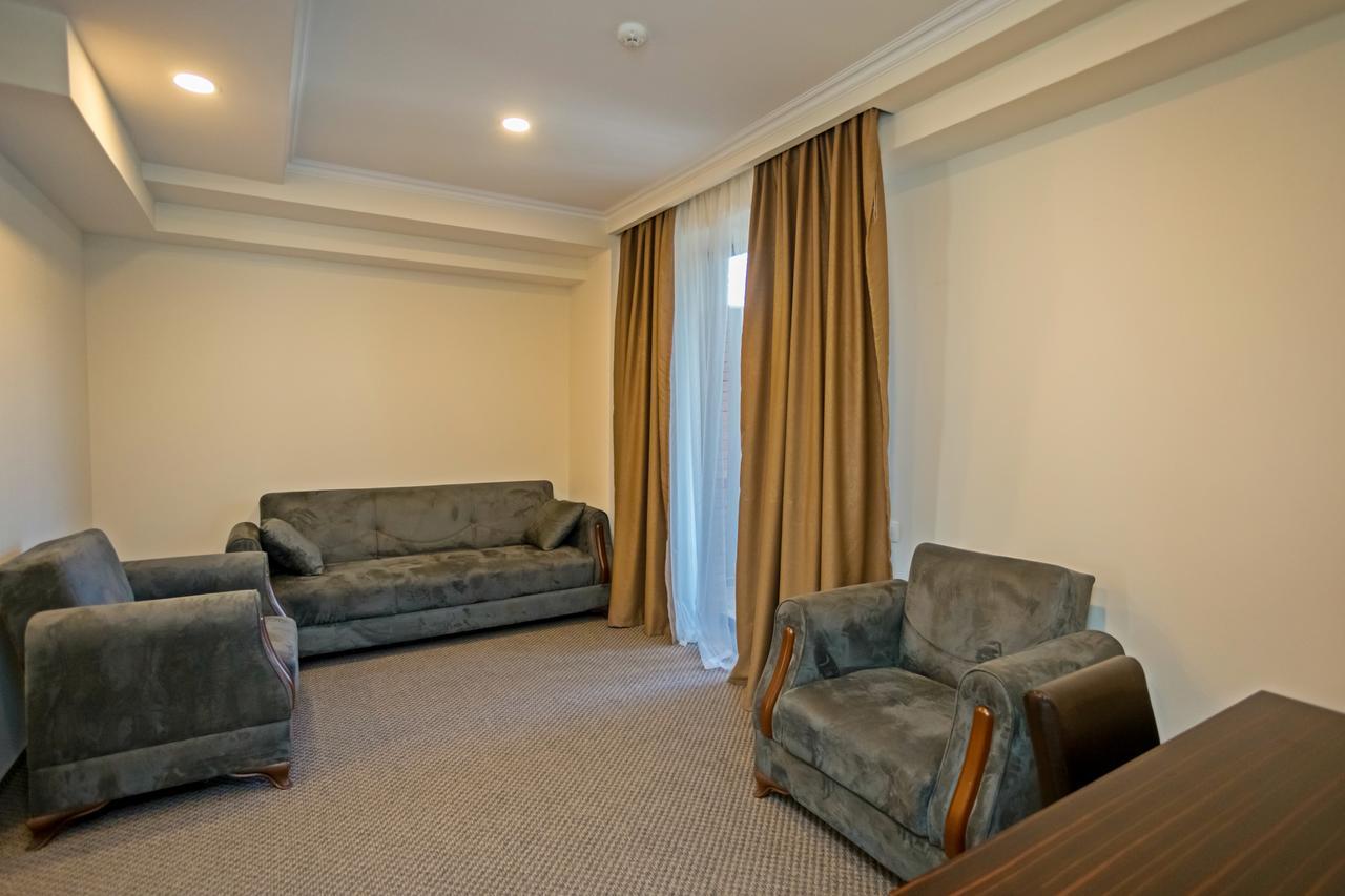 Hotel Genio ティビリシ エクステリア 写真