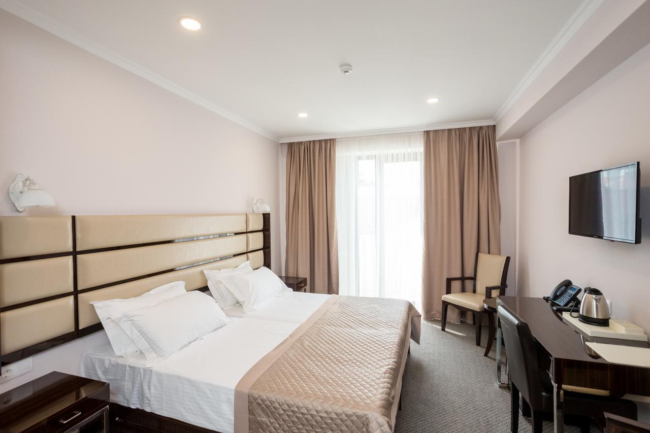 Hotel Genio ティビリシ エクステリア 写真