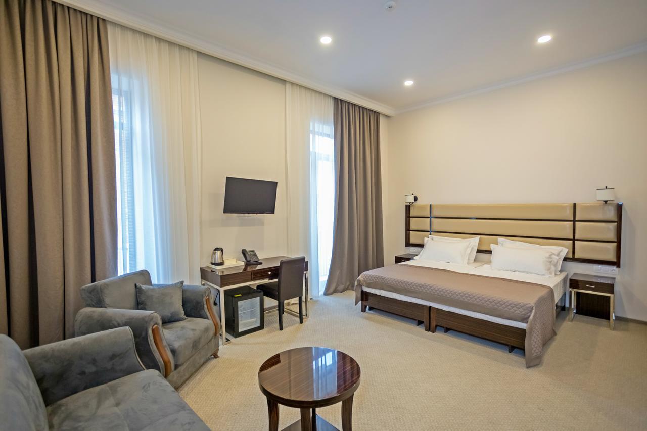 Hotel Genio ティビリシ エクステリア 写真